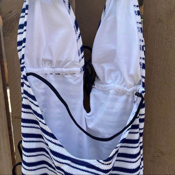 NWT Cupshe one peice stripped halter bikini - Picture 5 of 6